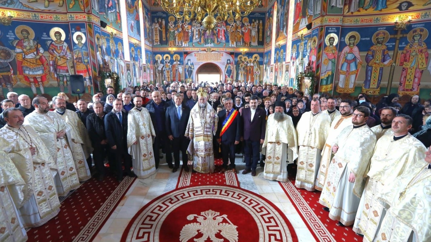 Slujire arhierească la Mănăstirea „Izvorul Tămăduirii”-Măriuş, Satu Mare 207144