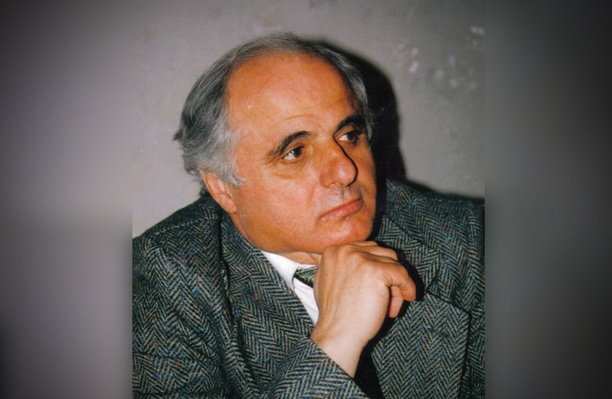 Între Valea Ursului  și un munte de cărți  207245