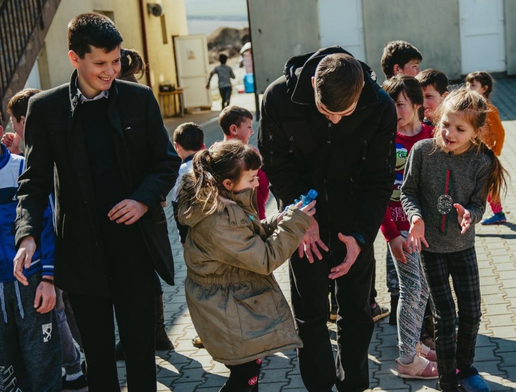 Voluntarii ASCOR Alba Iulia au oferit daruri copiilor refugiați 207289