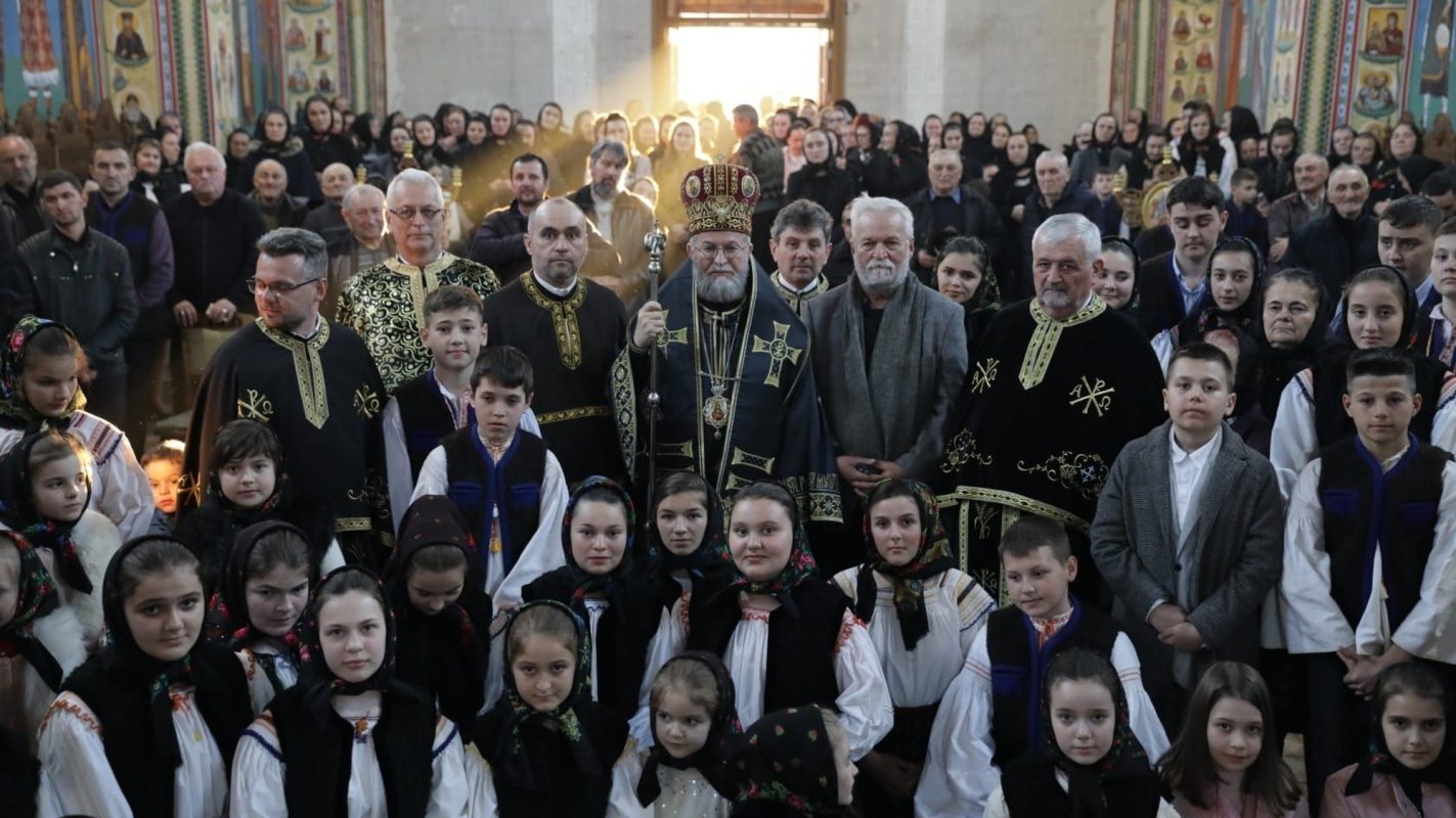 Liturghia Darurilor în Parohia Săpânţa, Maramureş 207381