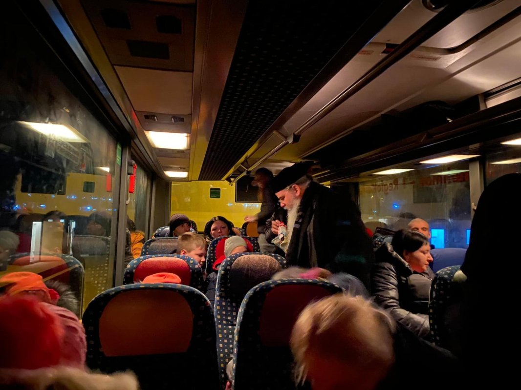 Sprijinul Episcopiei Hușilor pentru refugiații din Ucraina 207374