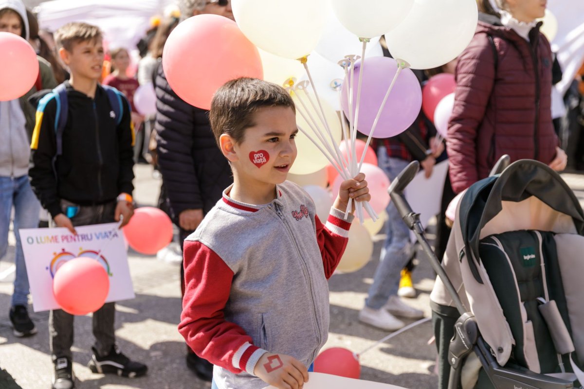 O mie de persoane la „Marșul pentru viață” organizat în Iași 207743