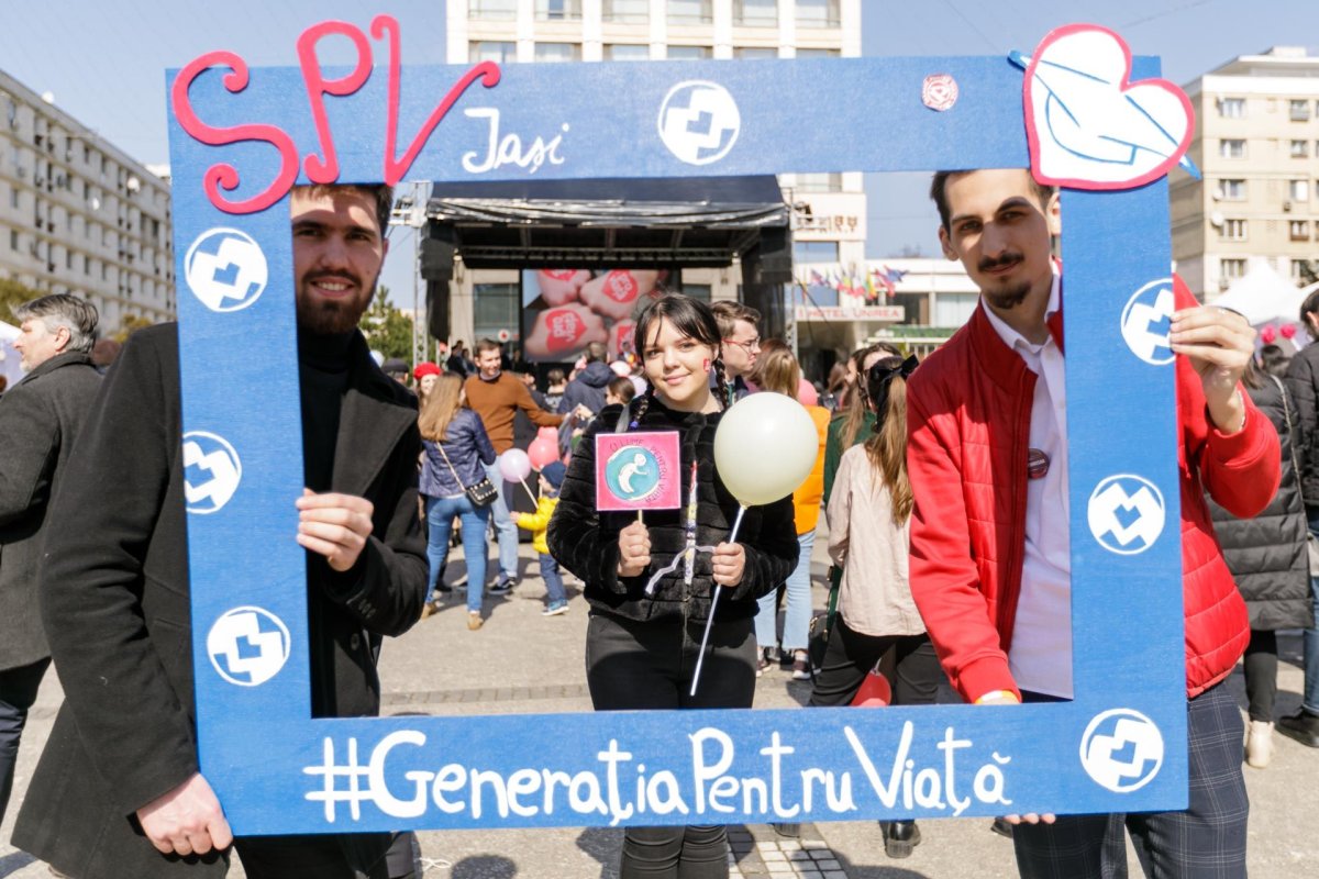 O mie de persoane la „Marșul pentru viață” organizat în Iași 207759