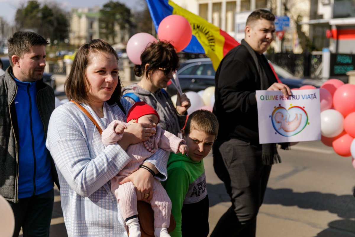 O mie de persoane la „Marșul pentru viață” organizat în Iași 207790