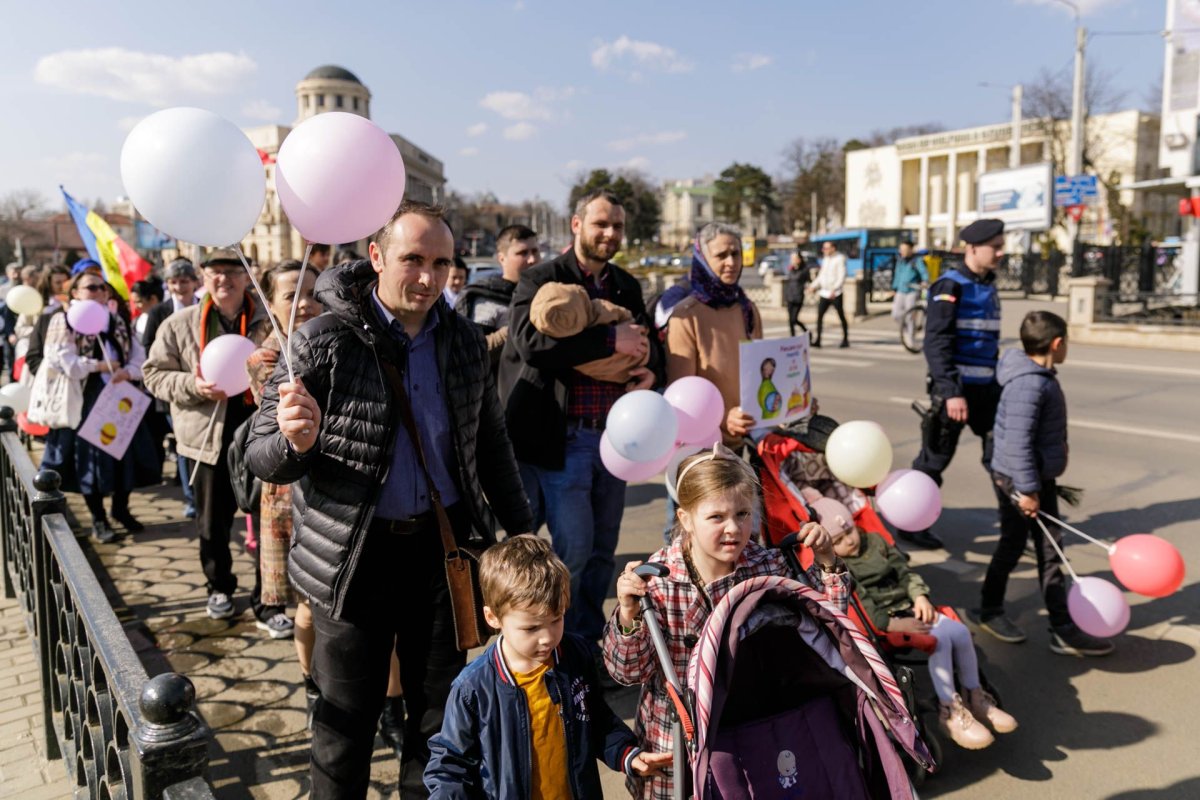O mie de persoane la „Marșul pentru viață” organizat în Iași 207796