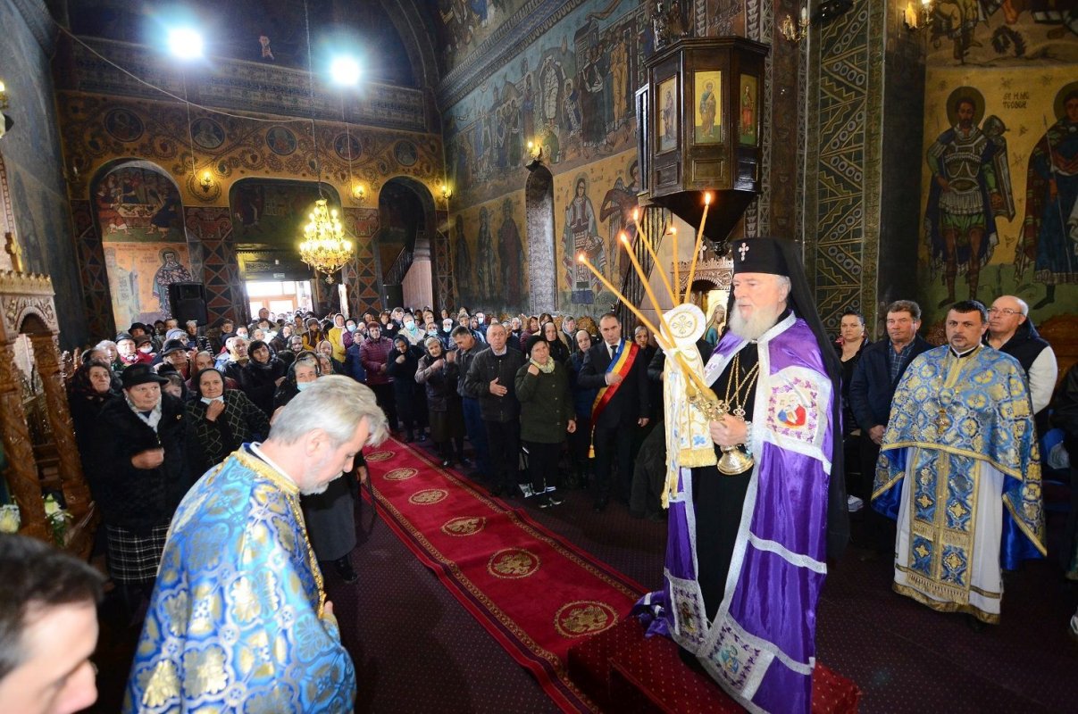 Hramul Parohiei Mărcești din Arhiepiscopia Târgoviștei 207709