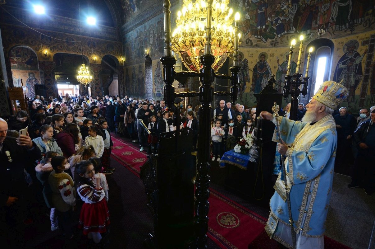 Hramul Parohiei Mărcești din Arhiepiscopia Târgoviștei 207715