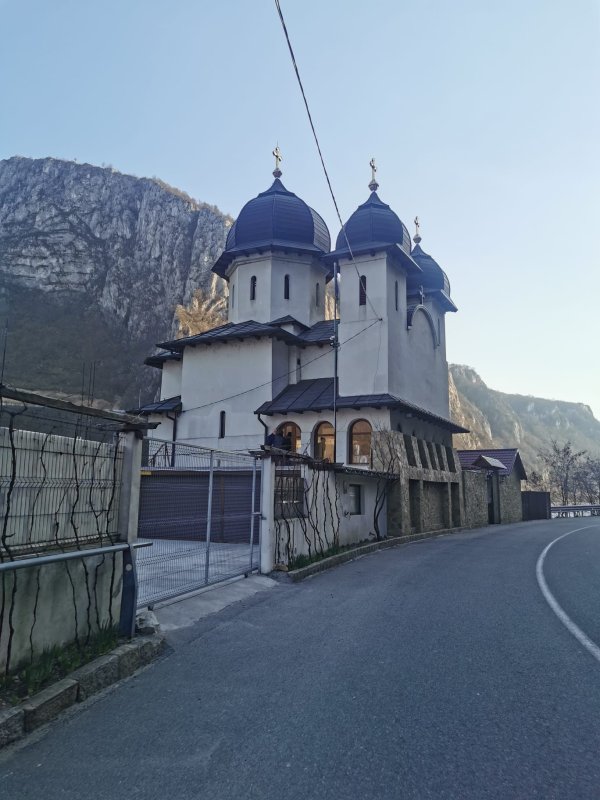 Praznic închinat Maicii Domnului la mănăstirea mehedinţeană Mraconia 208067