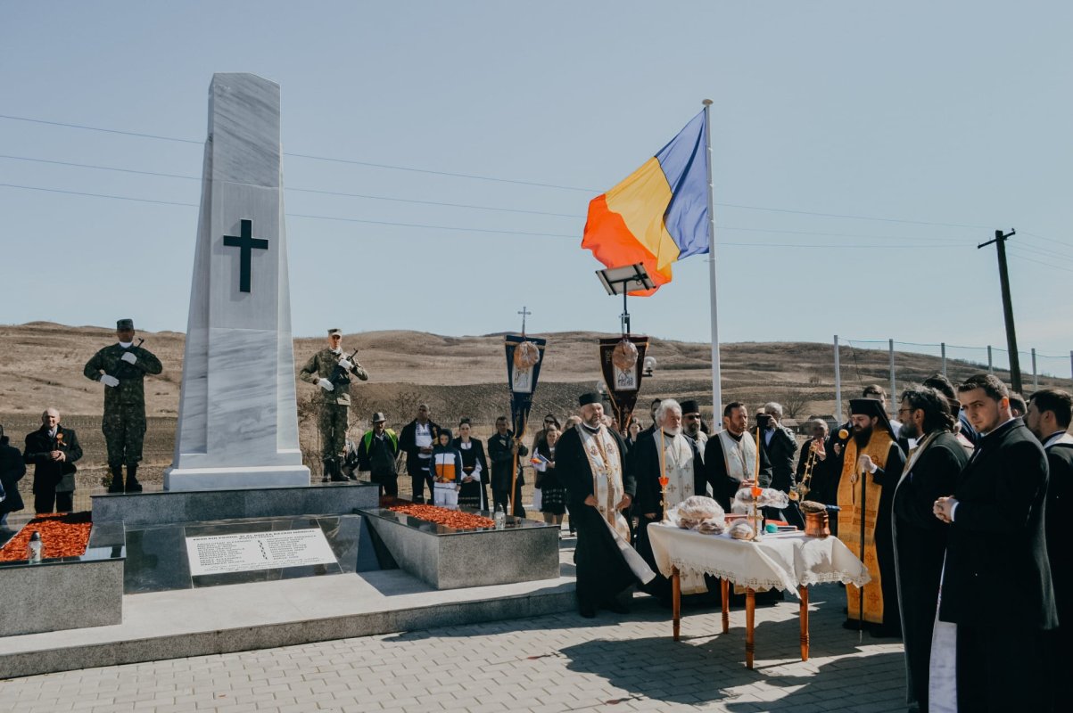 Sfinţirea capelei mortuare și a monumentului eroilor din Budești-Fânațe 208133