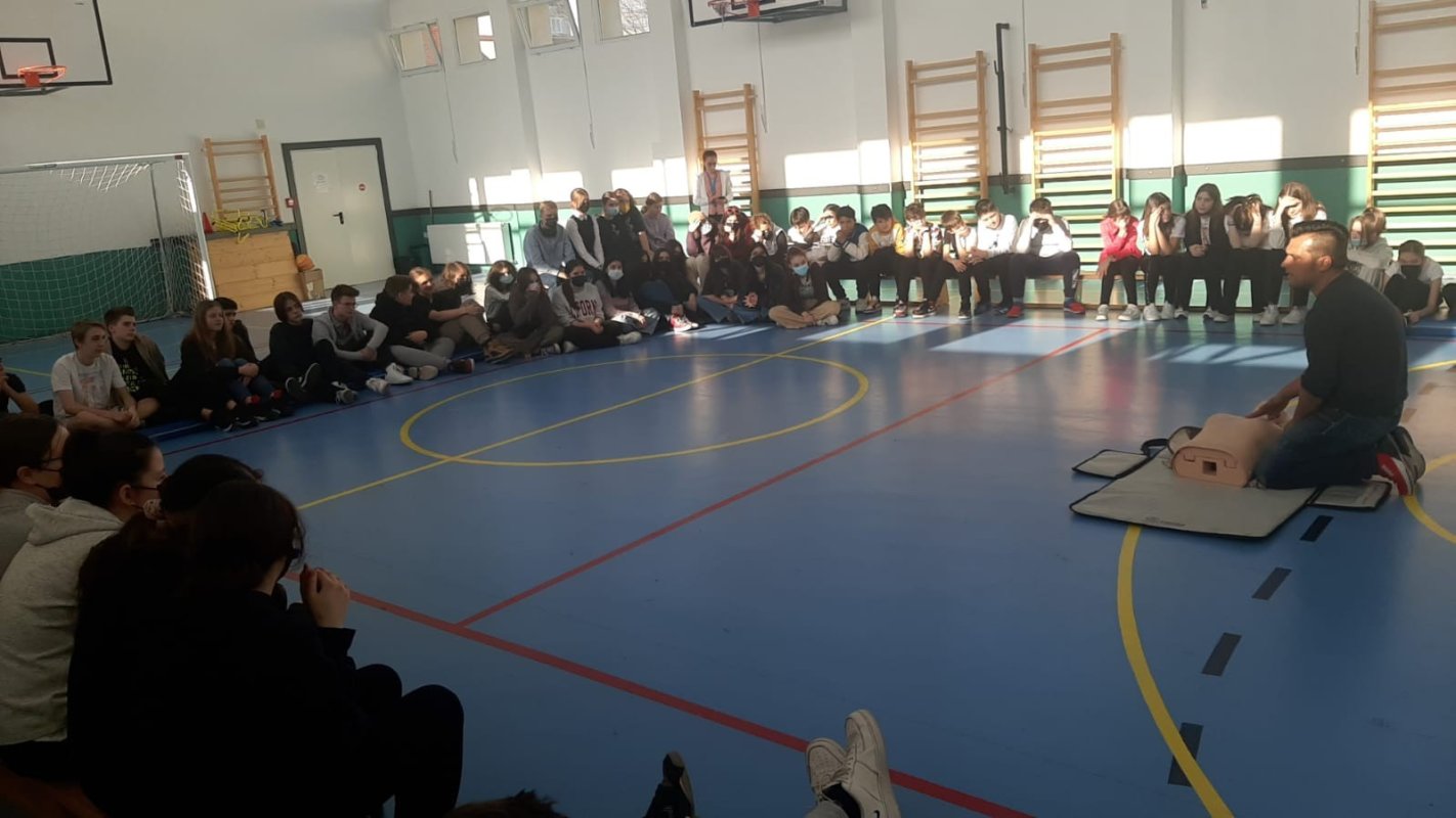 Cursuri de prim ajutor pentru elevi organizate de o parohie bucureșteană 208318