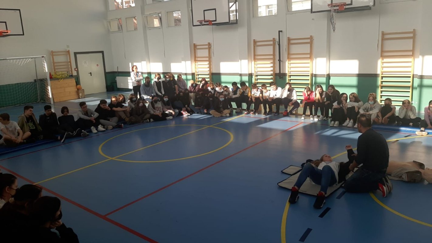 Cursuri de prim ajutor pentru elevi organizate de o parohie bucureșteană 208319