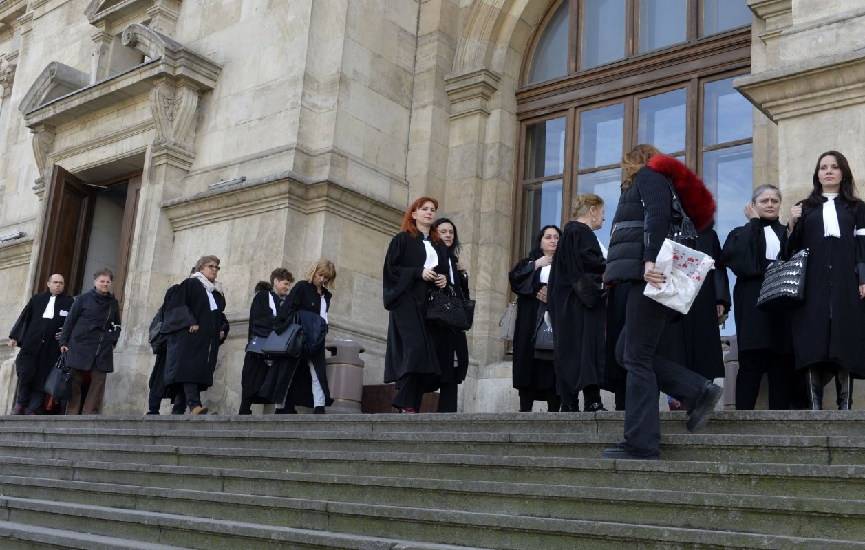 „Fii avocat în şcoala ta!” 208403