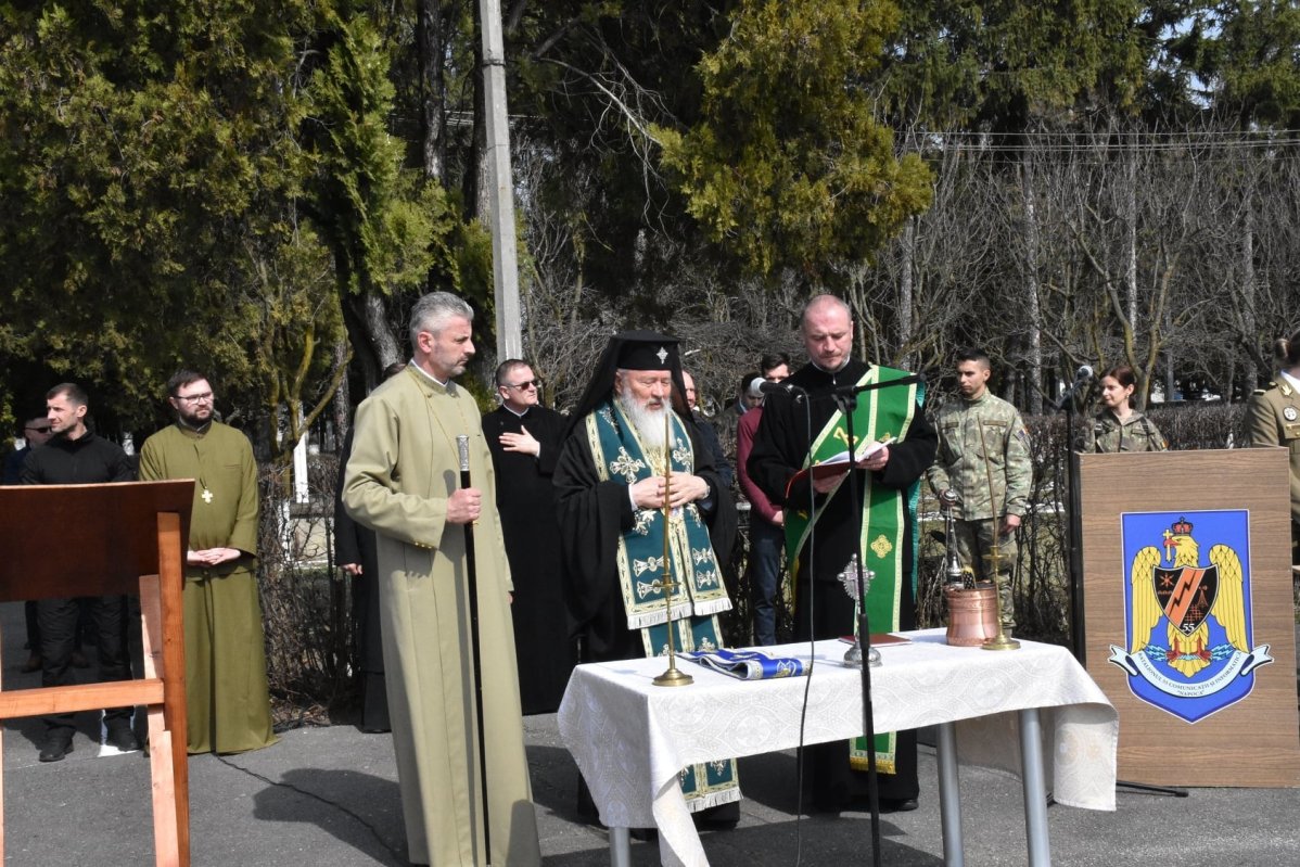 Resfinţirea capelei militare din cartierul clujean Someșeni 208410