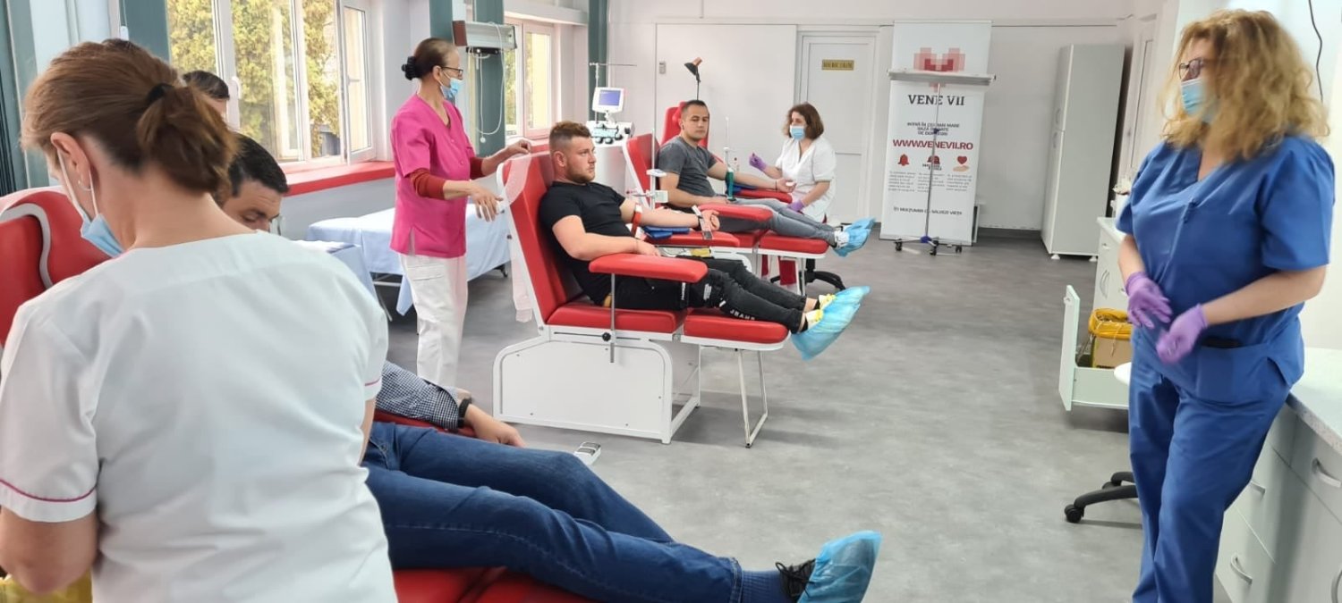 Preoţi şi credincioşi din Aiud au donat sânge 208545