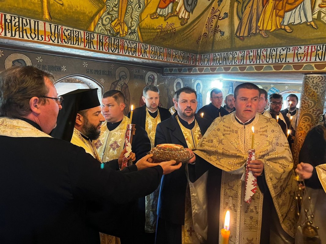 Rugăciune pentru cei adormiți în întreaga Episcopie a Caransebeșului 208616