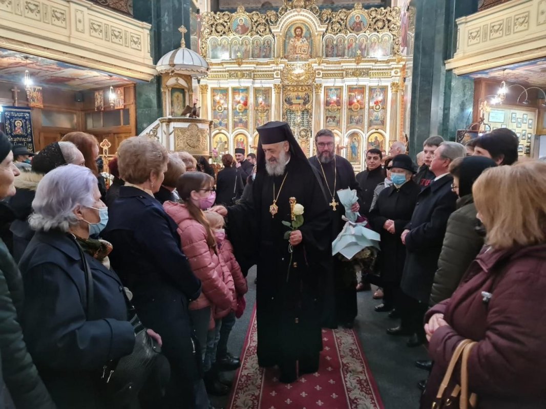 Sfânta Liturghie arhierească la Catedrala mică din Târgu Mureș 208682
