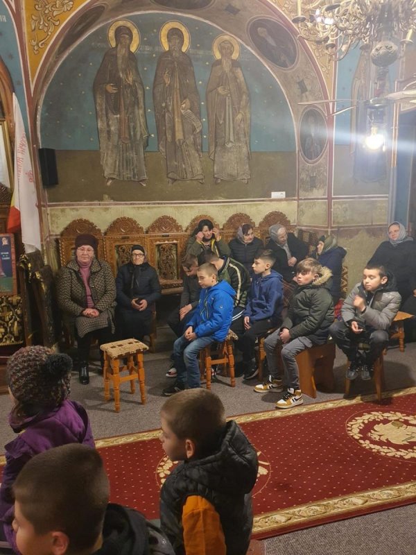 Seară catehetică în Parohia Schitu Frumoasa 208949