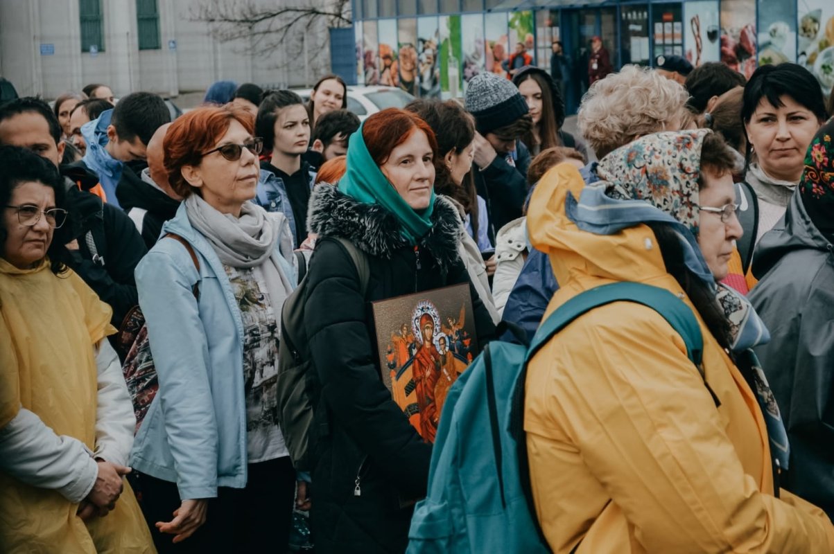 Peste 600 de participanţi la pelerinajul Tinerilor pe jos de la Iclod la Nicula 209256