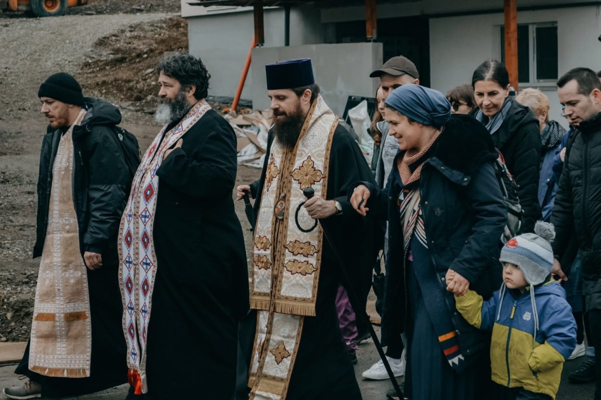 Peste 600 de participanţi la pelerinajul Tinerilor pe jos de la Iclod la Nicula 209260