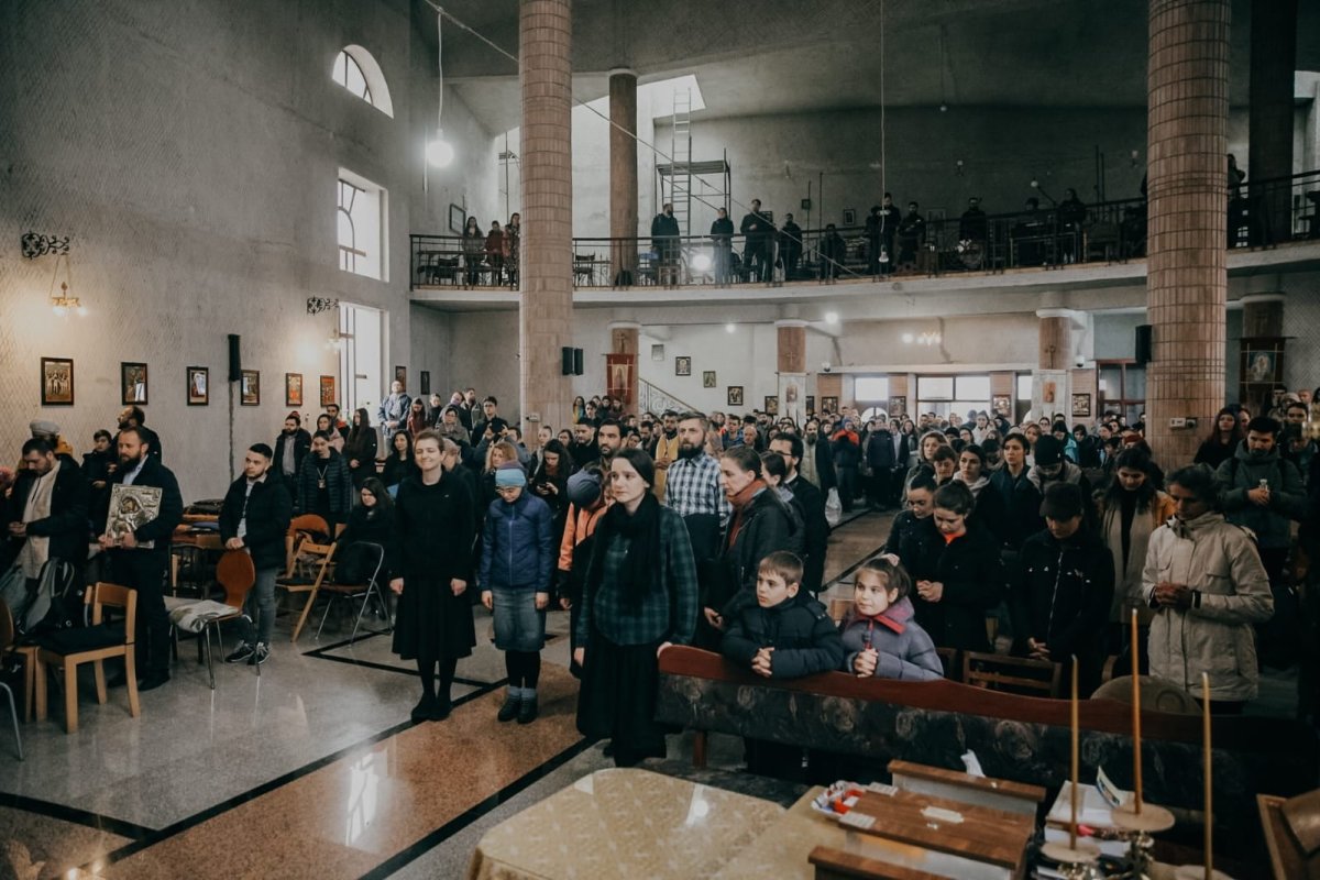 Peste 600 de participanţi la pelerinajul Tinerilor pe jos de la Iclod la Nicula 209265