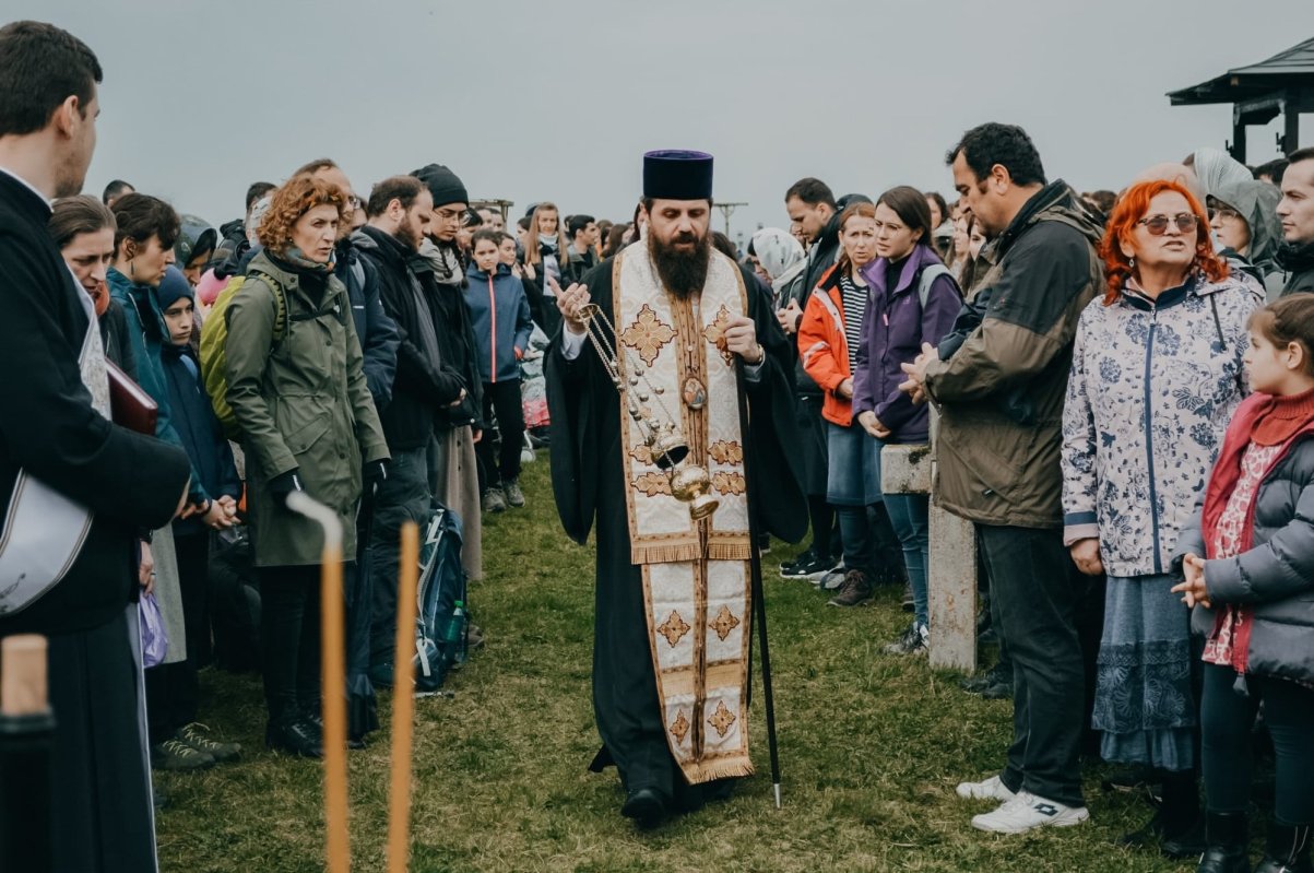 Peste 600 de participanţi la pelerinajul Tinerilor pe jos de la Iclod la Nicula 209266