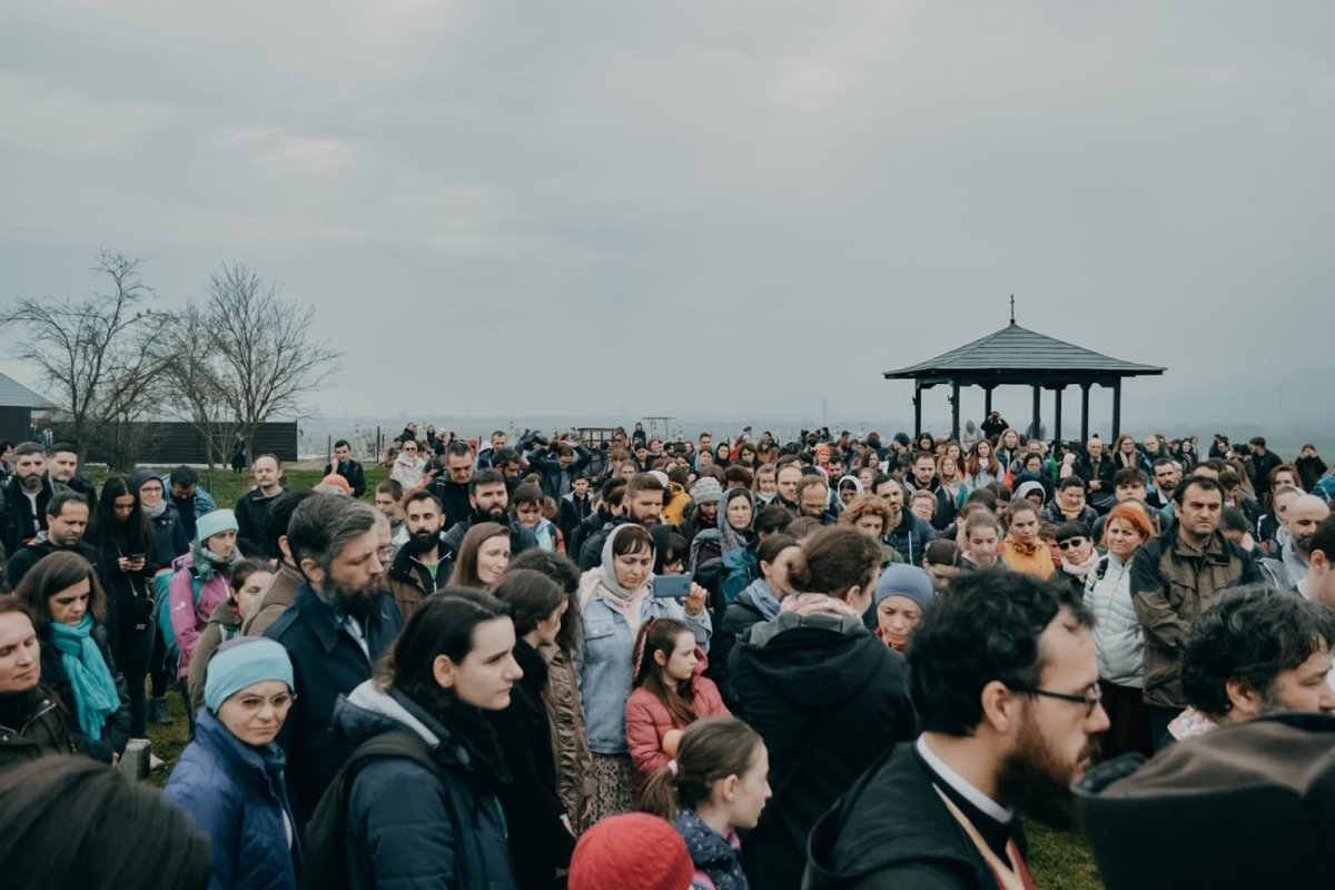 Peste 600 de participanţi la pelerinajul Tinerilor pe jos de la Iclod la Nicula 209267