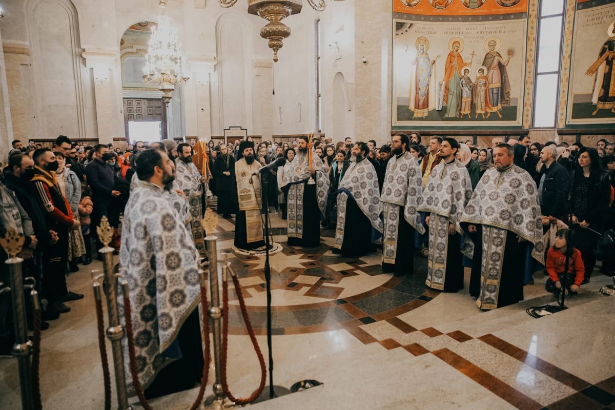 Peste 600 de participanţi la pelerinajul Tinerilor pe jos de la Iclod la Nicula 209268