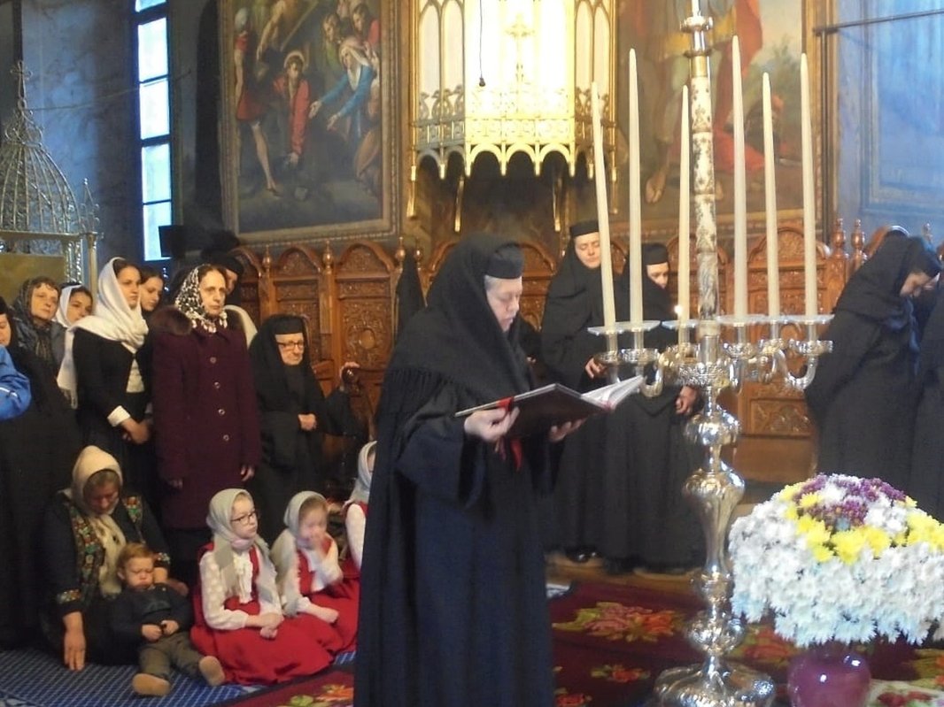 Slujiri ale Mitropolitului Moldovei și Bucovinei la mai multe mănăstiri nemțene 209295