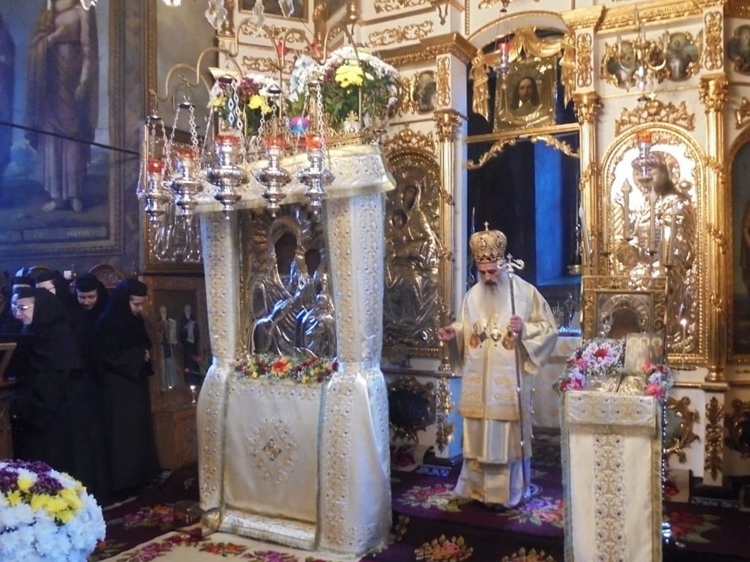 Slujiri ale Mitropolitului Moldovei și Bucovinei la mai multe mănăstiri nemțene 209298