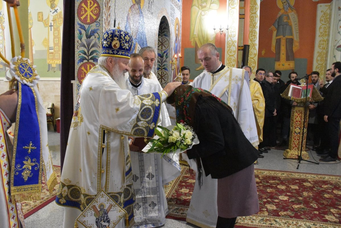 Noile clopote ale Bisericii „Sfinţii Apostoli Petru  și Pavel” din Mănăștur au fost sfințite 209332