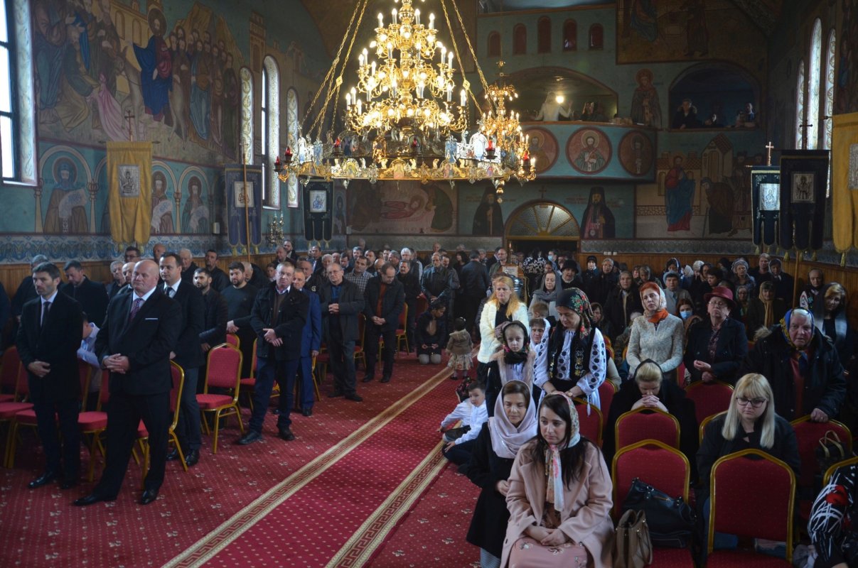 30 de ani de la sfinţirea noii biserici parohiale din Oșorhei, Oradea 209453