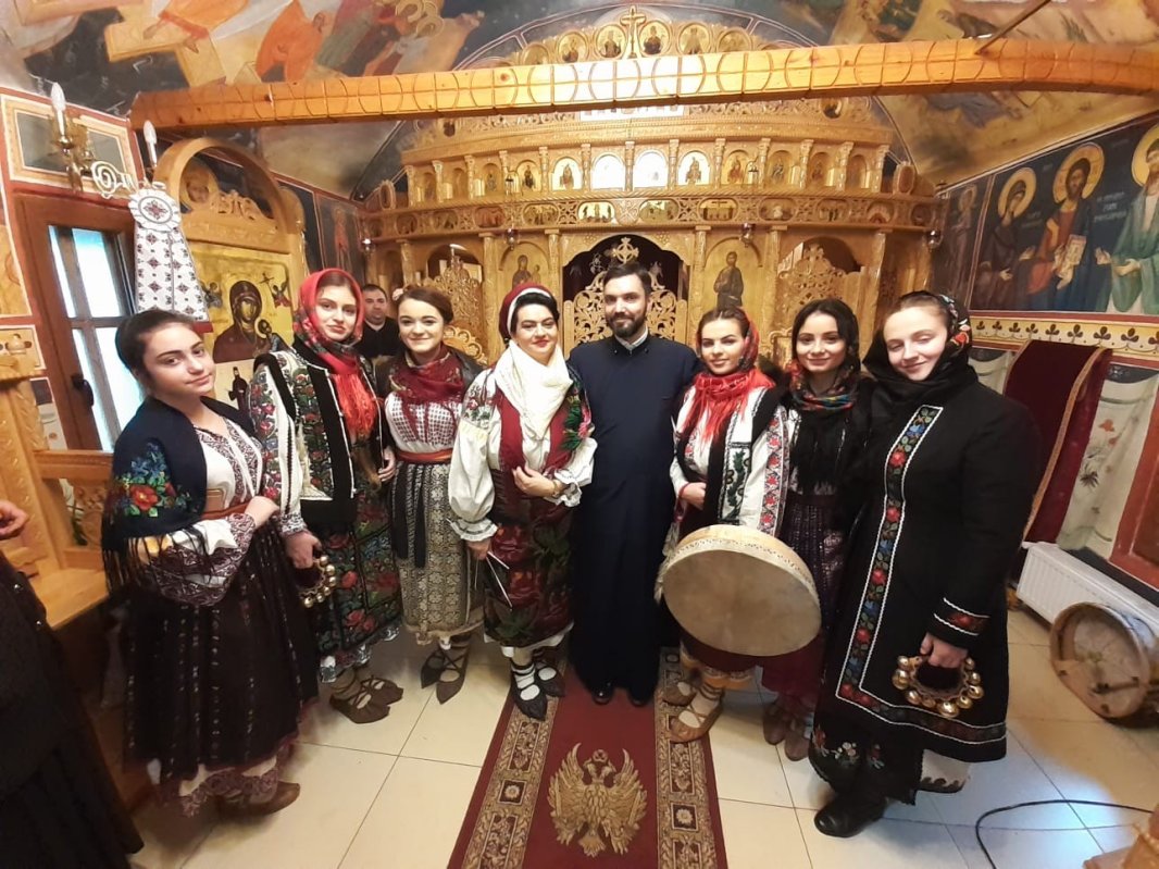 „În mijlocul suferinței ne întărește Dumnezeu” 209401