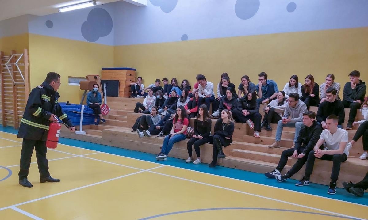 Instructaj privind situațiile de urgență la Școala „Varlaam Mitropolitul” 209474