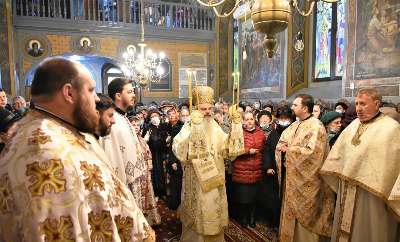 Prezență arhierească în Parohia „Adormirea Maicii Domnului” din Vaslui 209473