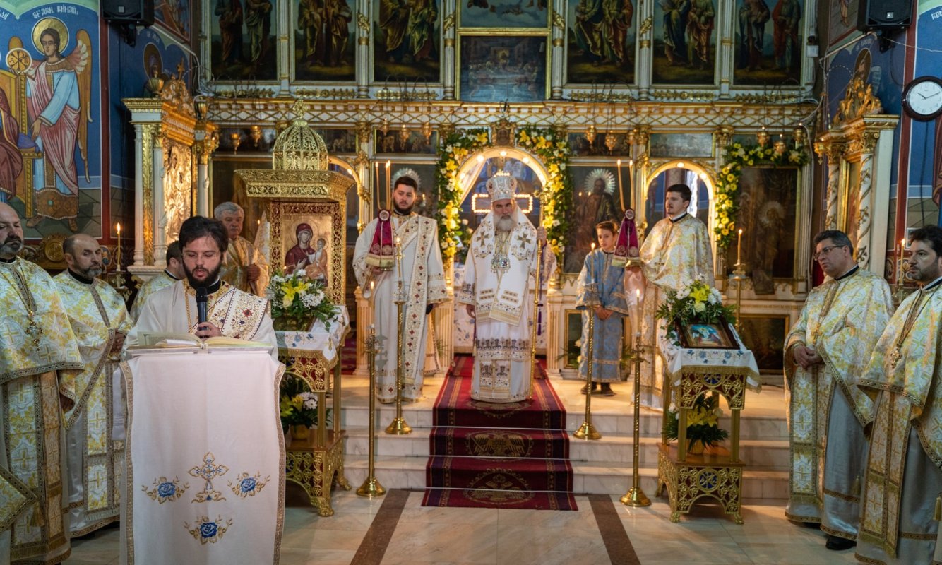 Sfânta Liturghie arhierească la Biserica „Buna Vestire” din Bacău 209472