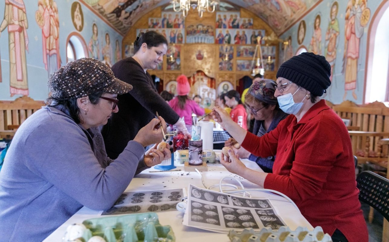 Atelier de încondeiat ouă la Parohia Satu Nou‑Șcheia 209555