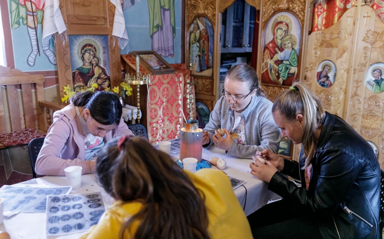 Atelier de încondeiat ouă la Parohia Satu Nou‑Șcheia 209556
