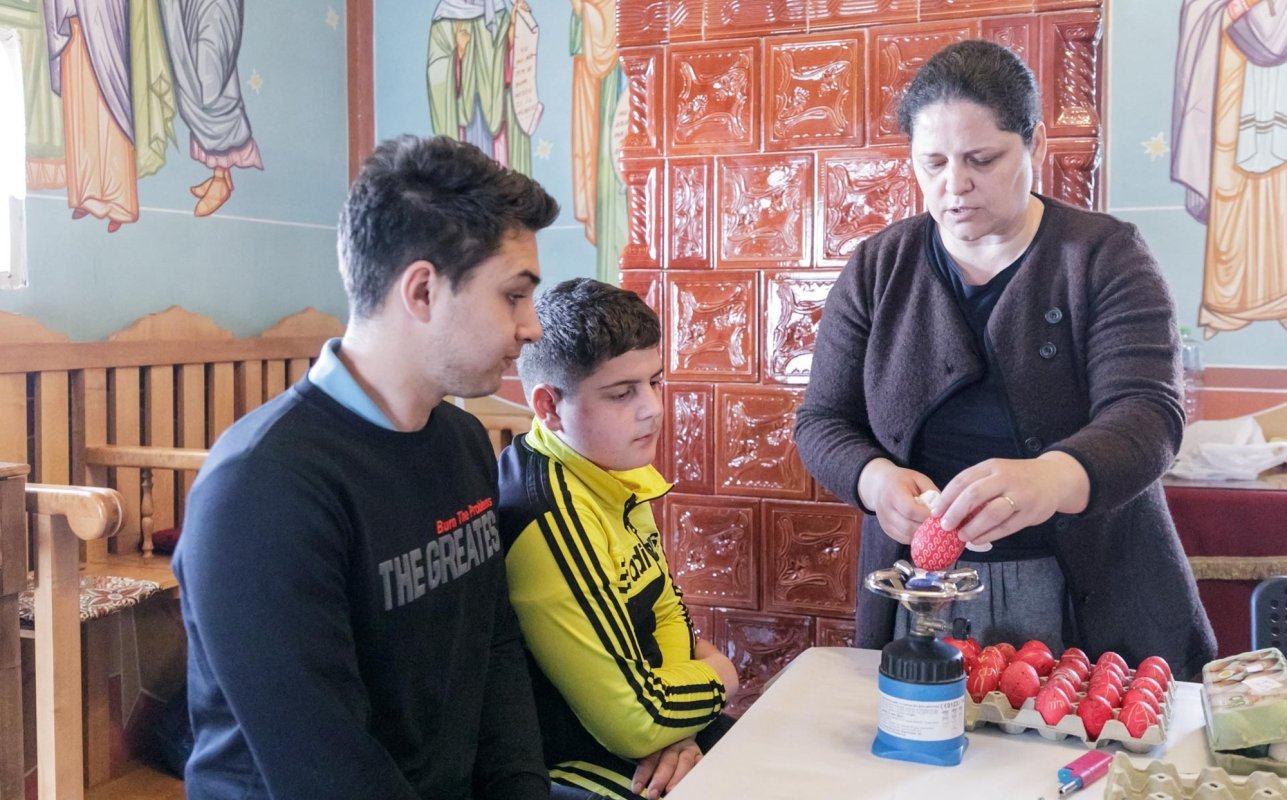 Atelier de încondeiat ouă la Parohia Satu Nou‑Șcheia 209557