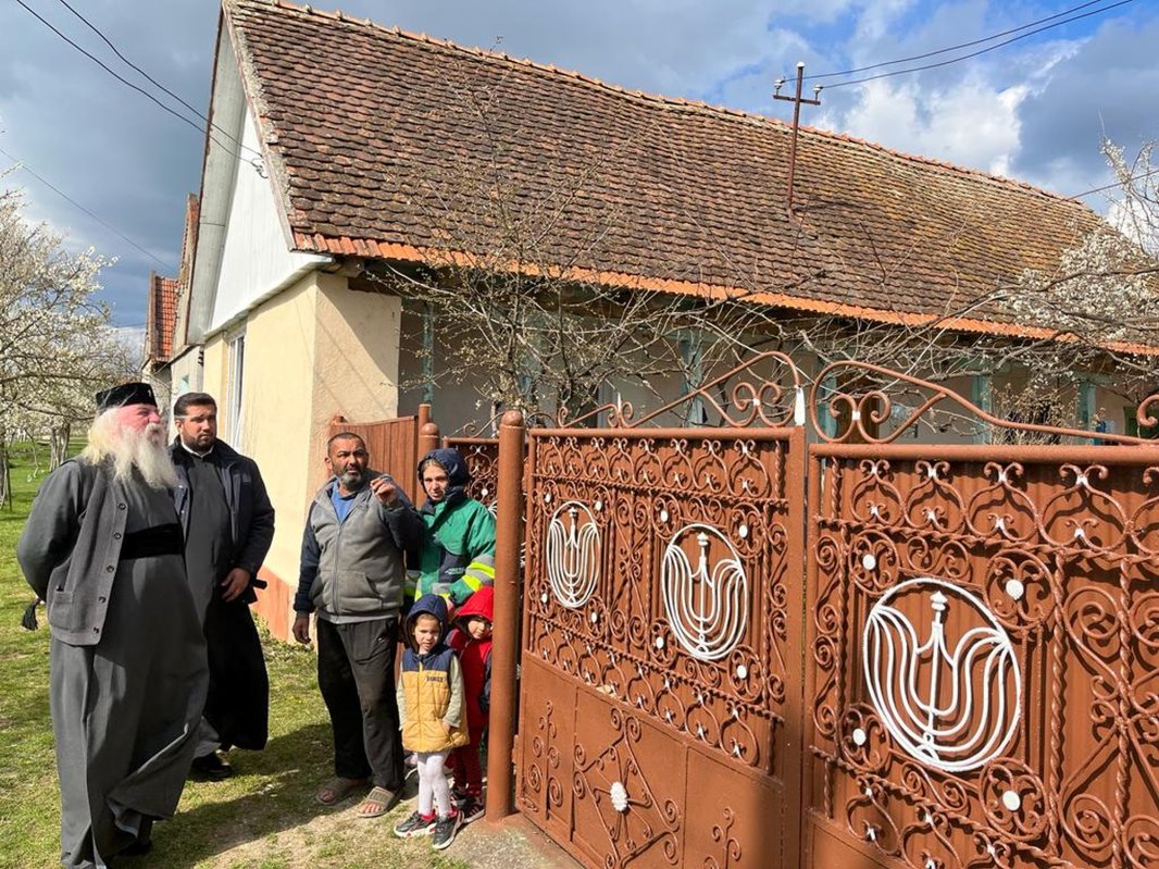 Mitropolitul Banatului a donat o casă unei familii cu cinci copii 209564