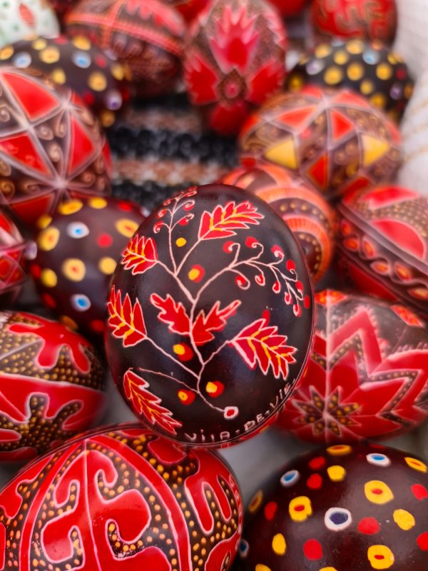 Paștile, o poveste scrisă pe coaja fragilă de ou 209497