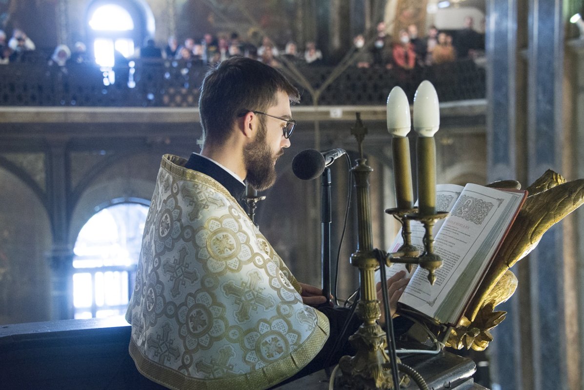 „Dumnezeu caută să vină și în sufletul nostru cel întristat” 210153