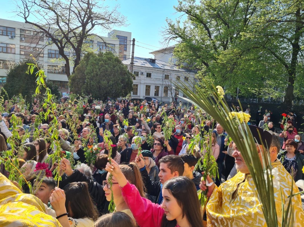 Pelerinajul de Florii în Arhiepiscopia Dunării de Jos  210016