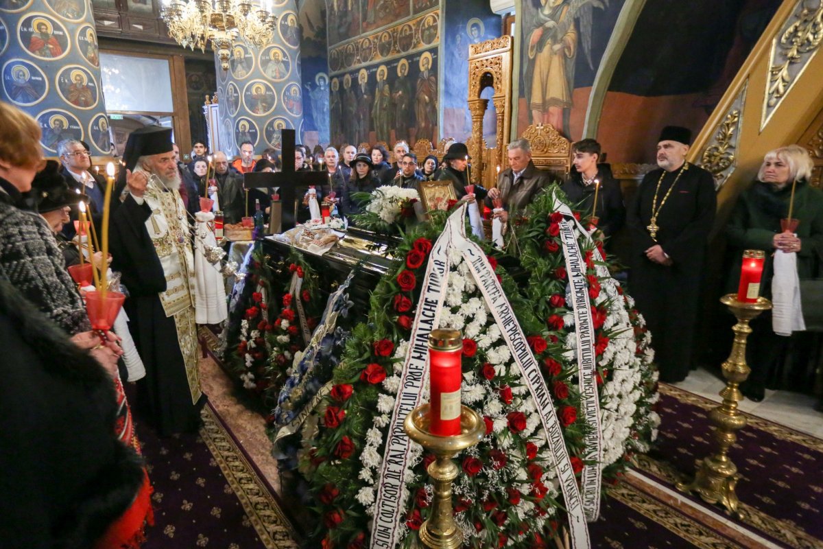 Arhid. prof. Mihalache Tudor urcă sufleteşte la Altarul ceresc 210255