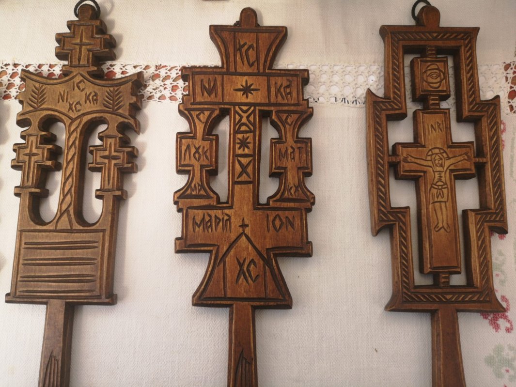 Meșterul Vasile Moldoveanu și pasiunea sa pentru cruci 210348