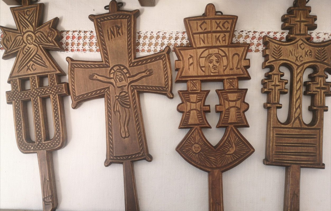 Meșterul Vasile Moldoveanu și pasiunea sa pentru cruci 210349