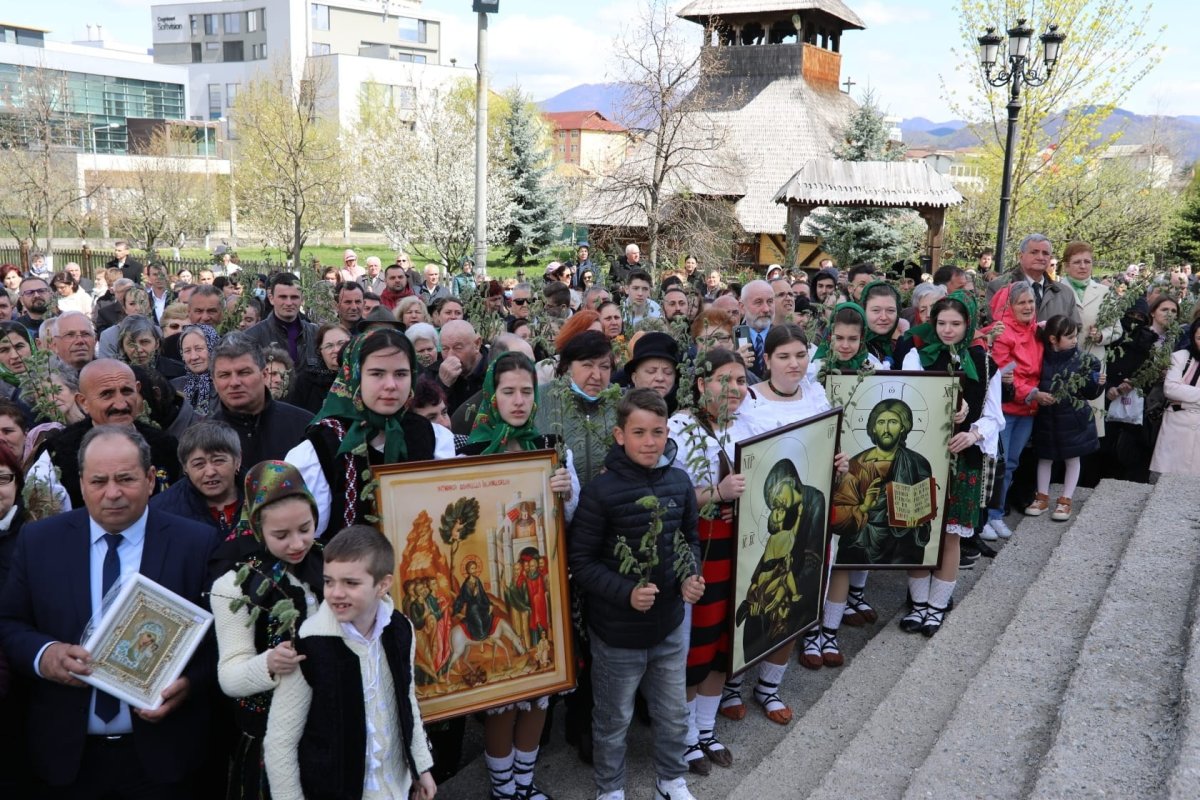 Sărbătoare la Catedrala Episcopală „Sfânta Treime” din Baia Mare 210370