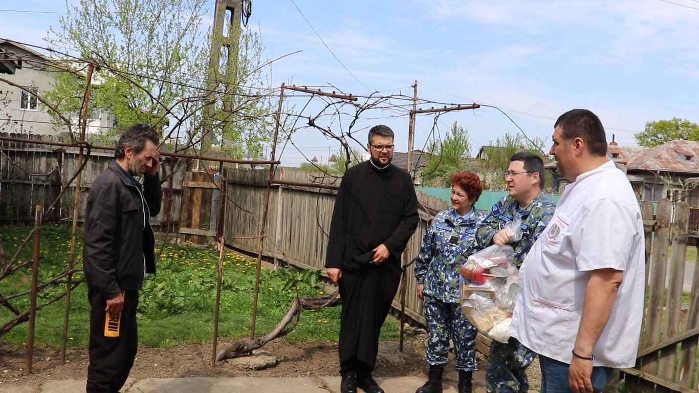 Armata și Biserica vin în sprijinul familiilor prahovene defavorizate 210547