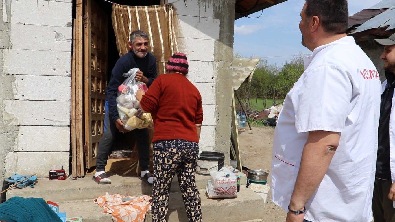 Armata și Biserica vin în sprijinul familiilor prahovene defavorizate 210548