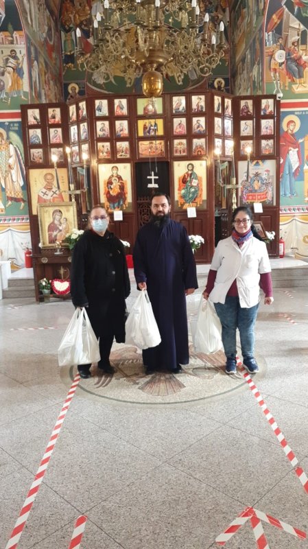 Parohia Iancu Vechi‑Mătăsari oferă daruri pentru 120 de familii sărace 210528