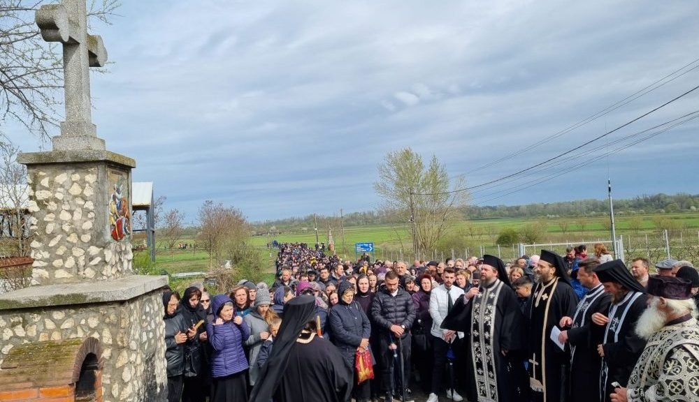 Procesiunea „Drumul Crucii” la străvechea Mănăstire Hodoș-Bodrog 210780